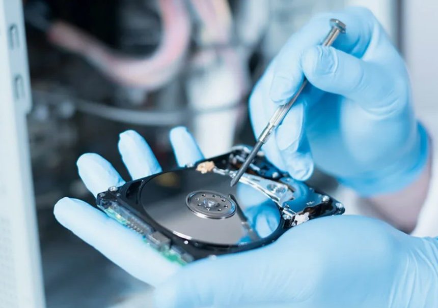 Восстановление данных с SSD и HDD: почему с твердотельных накопителей сложнее